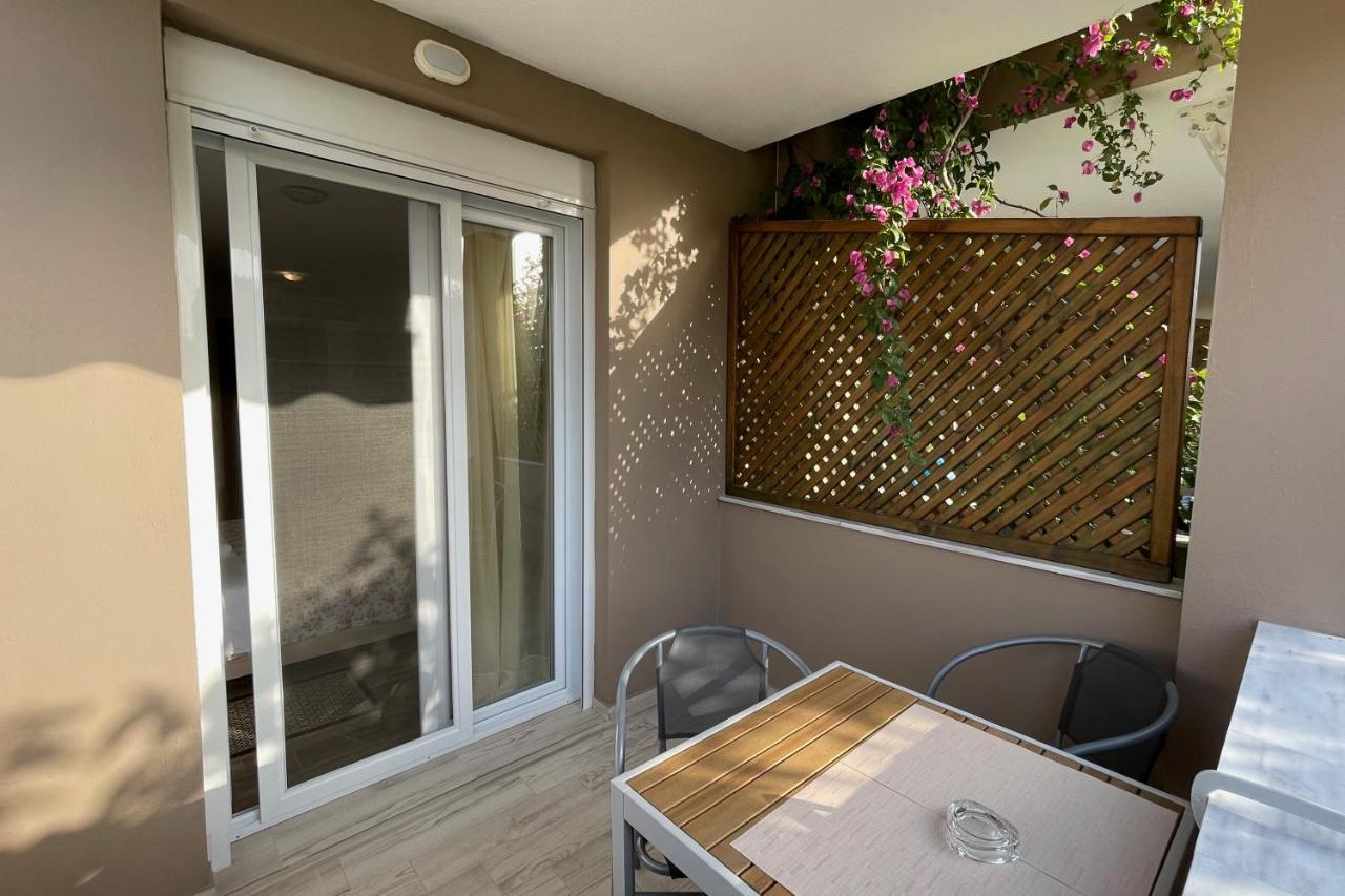 Royals Apartments Nikiti  Extérieur photo